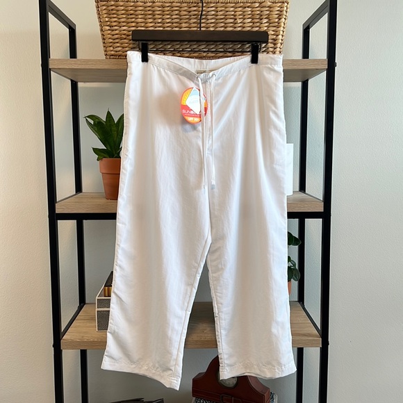 L.L. Bean Pants - NWT L.L. Bean Sun Smart 50+ UPF High Rise Pull On Capri Pant, M